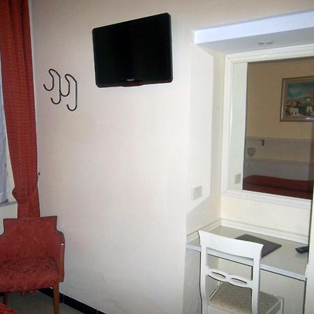 Hotel Lo Squalo Grottammare Zimmer foto