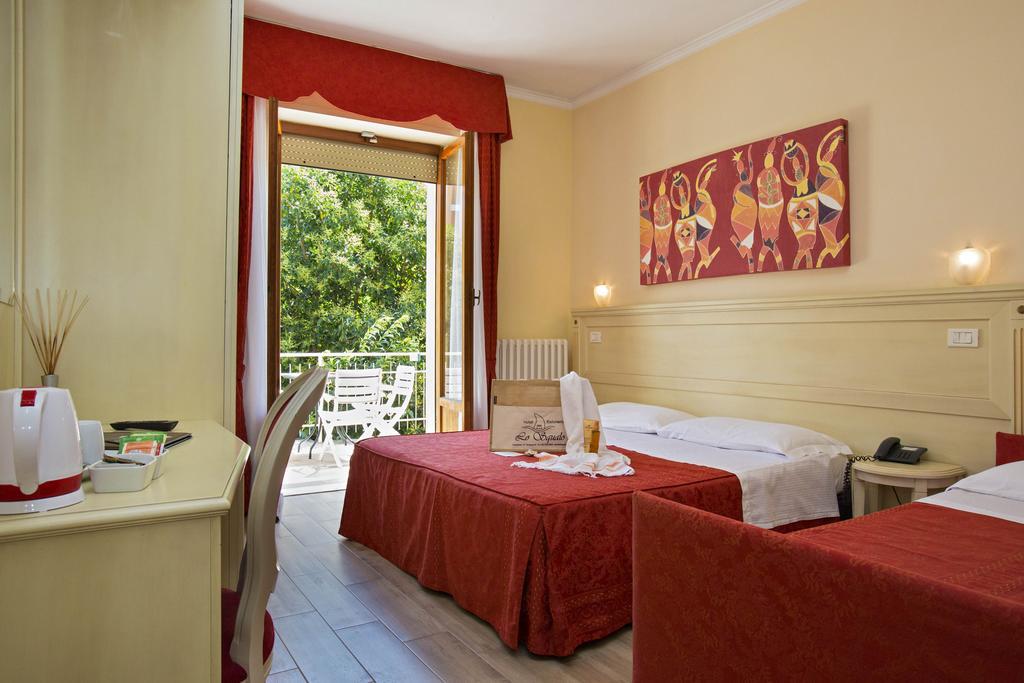 Hotel Lo Squalo Grottammare Zimmer foto