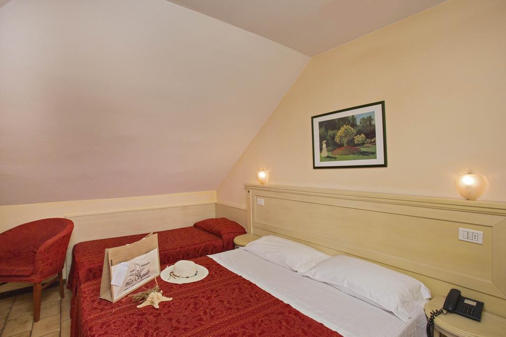 Hotel Lo Squalo Grottammare Zimmer foto