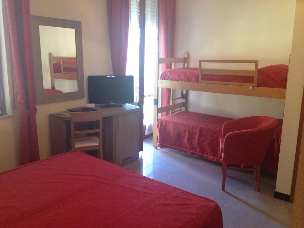 Hotel Lo Squalo Grottammare Zimmer foto