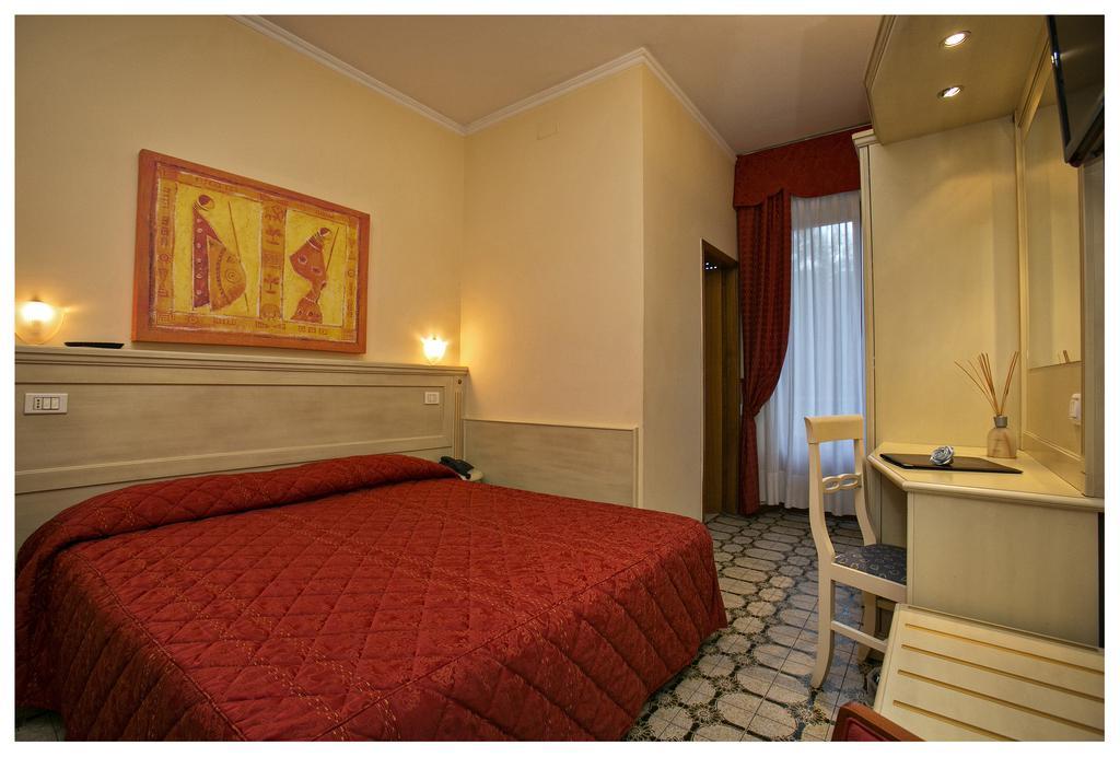 Hotel Lo Squalo Grottammare Zimmer foto